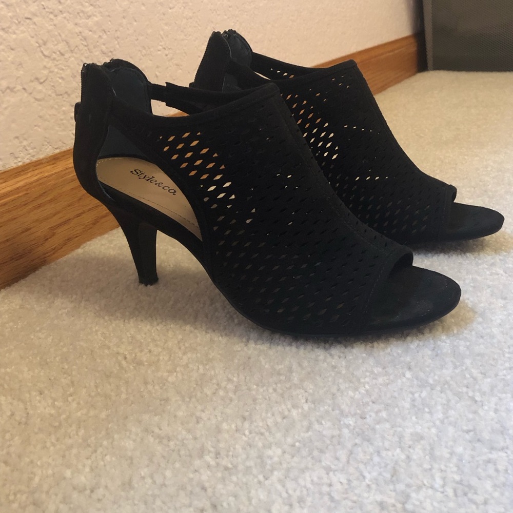 Heels - Picture 2 of 3